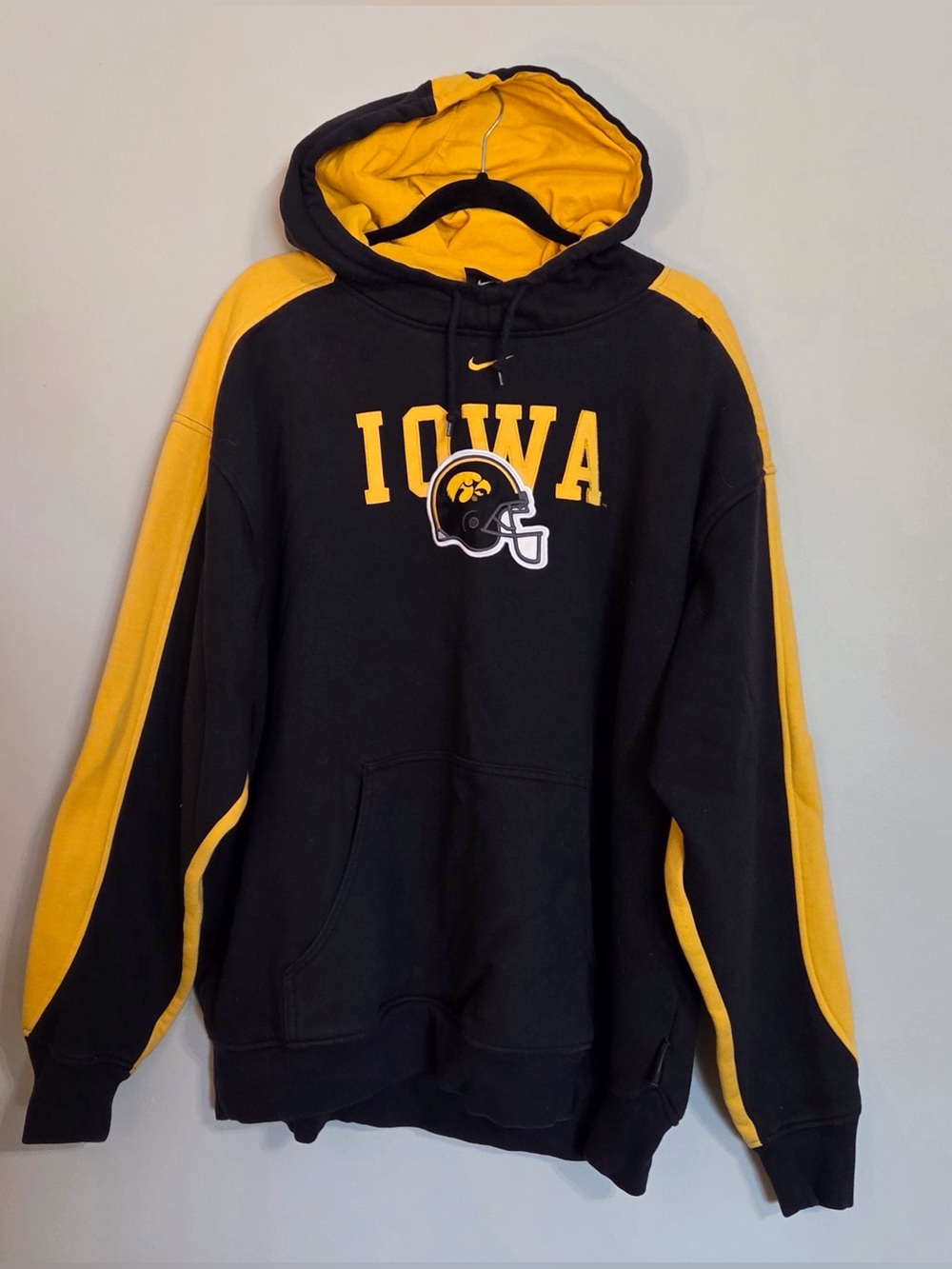 Men’s X Large Black Nike Iowa Football Hooded Sweatshirt